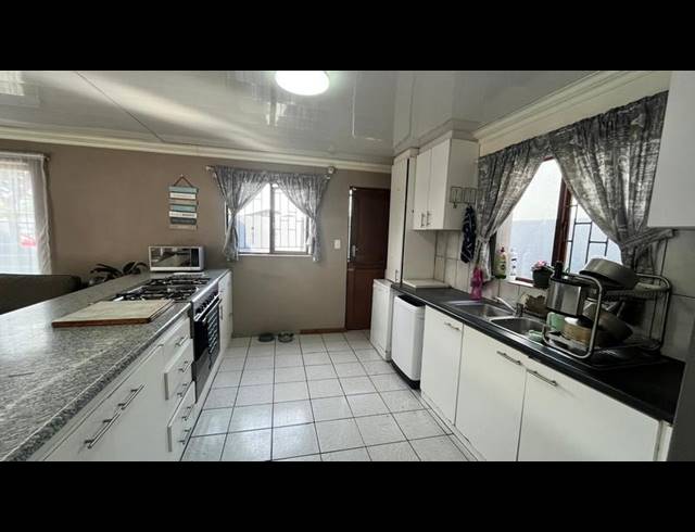 3 BEDROOM HOUSE FOR SALE IN TOWNSEND ESTATE